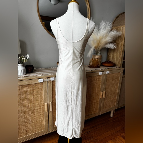 Bali Studio | Vintage Cream Slip Dress - Picture 5 of 7